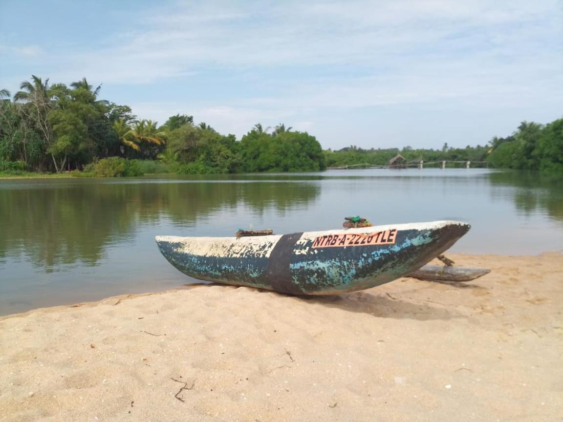 Silent Peacock Villa And Peacock Cafe Tangalle Bagian luar foto