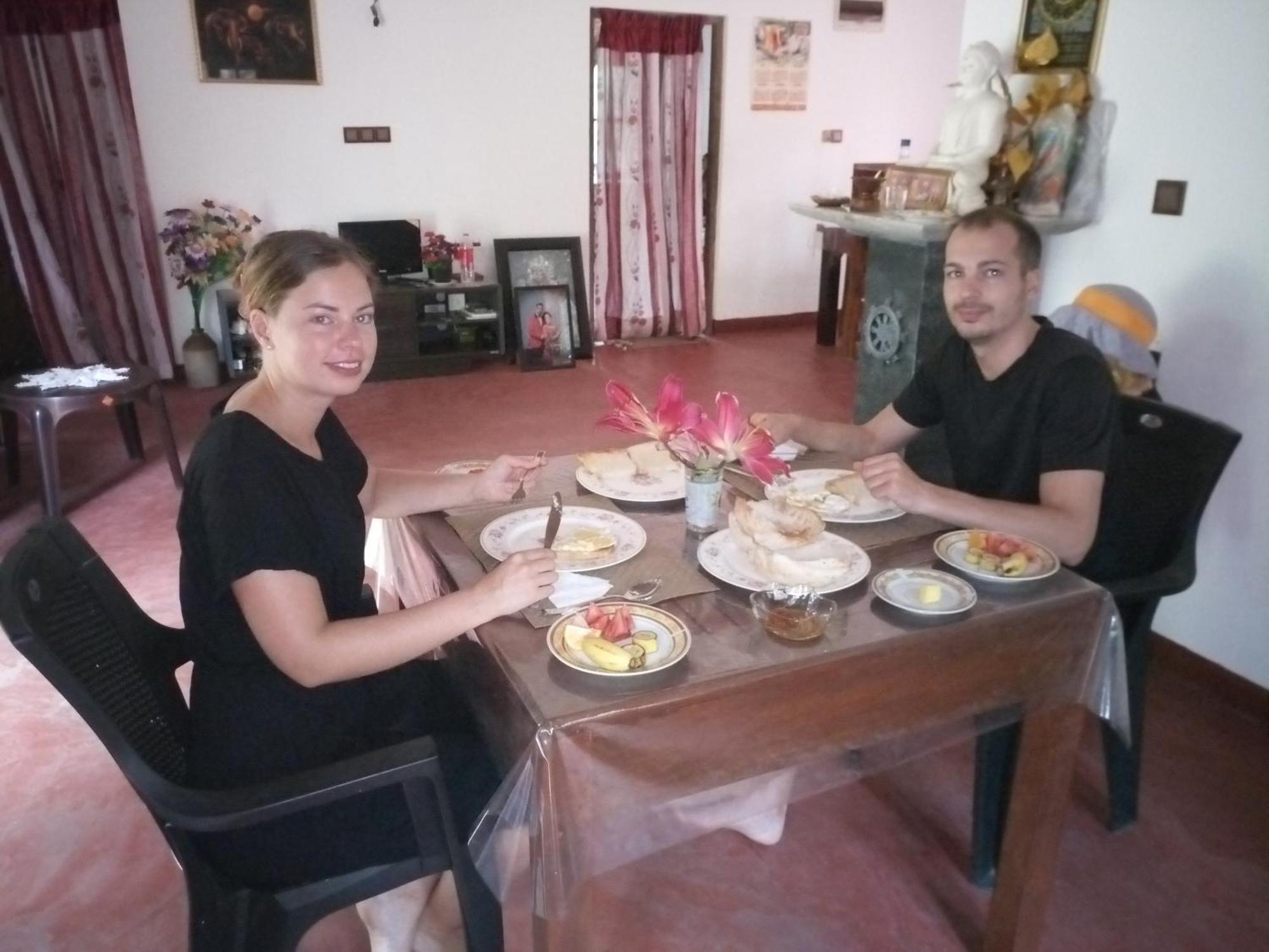 Silent Peacock Villa And Peacock Cafe Tangalle Bagian luar foto